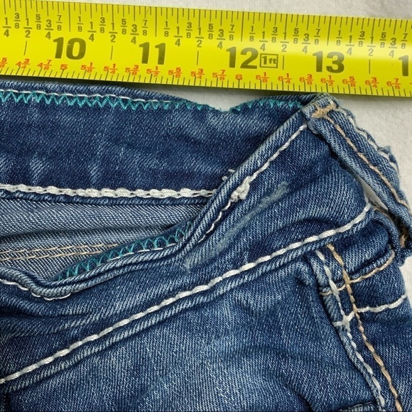 Union Bay Distressed Bermuda Jean Shorts Embroidered Pockets Size 0 - Picture 8 of 9